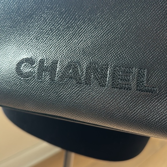 Luxury: Vintage Chanel Purse - Picture 2 of 16
